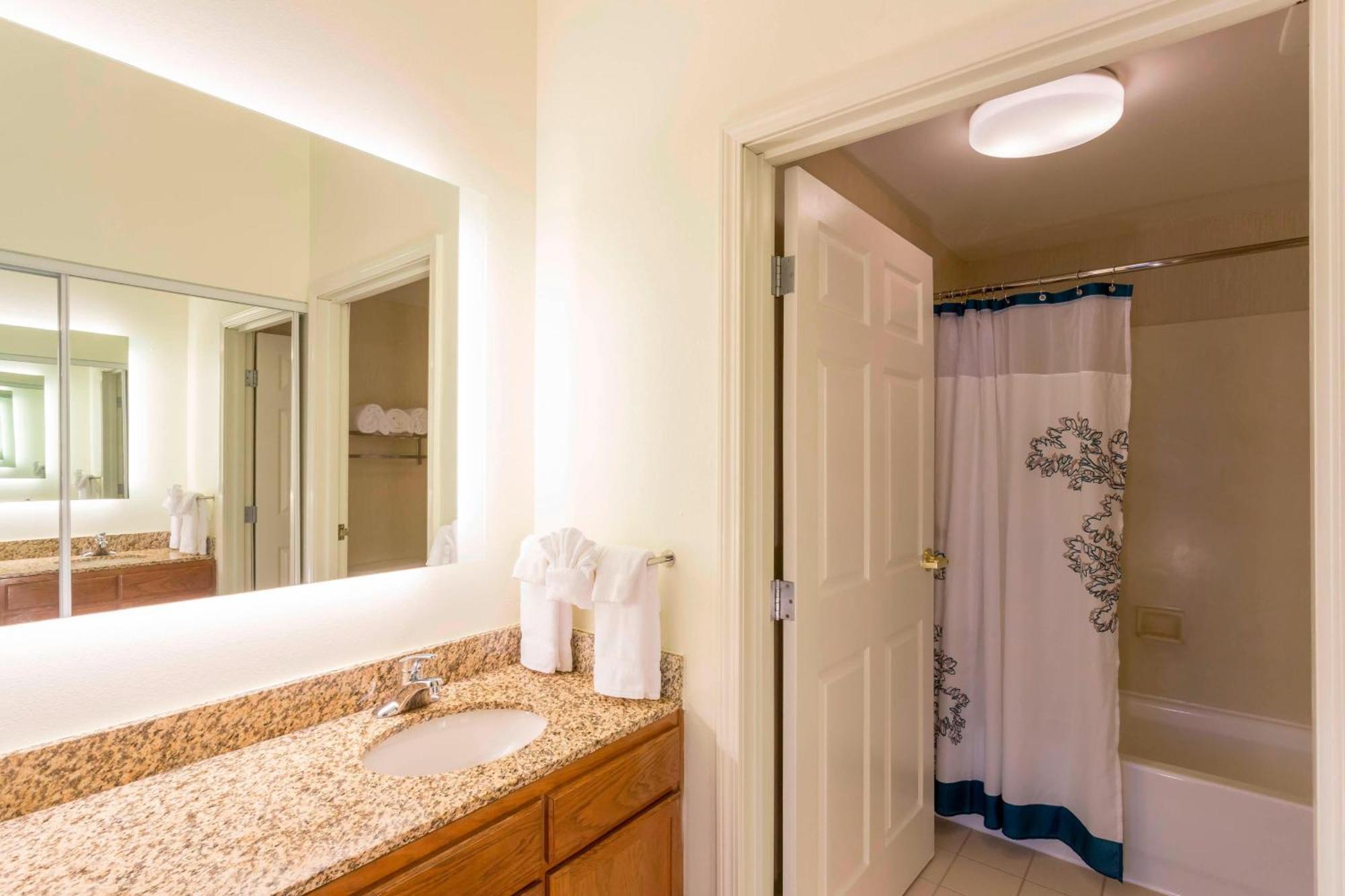 Residence Inn Louisville Northeast Екстер'єр фото